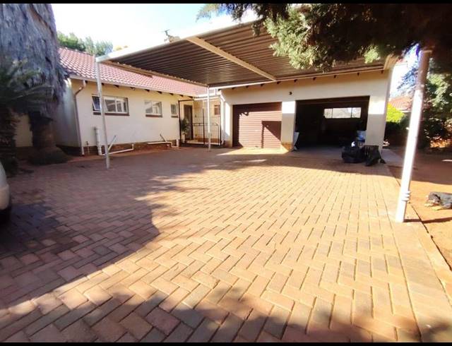 3 BEDROOM HOUSE FOR SALE IN HESTEAPARK